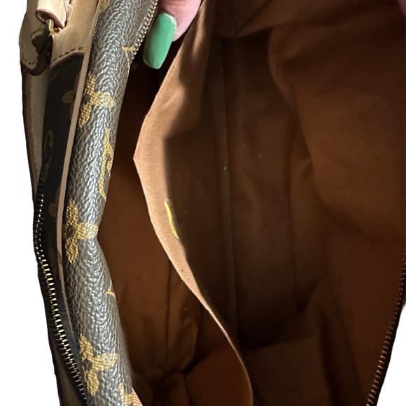 (Not Authentic) Designer Signature laptop Case - Picture 7 of 8